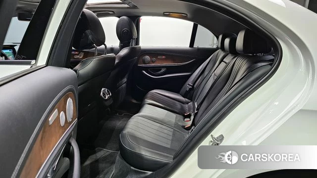 Mercedes-Benz E-Class W213 2018 Белый из Кореи, фото 2