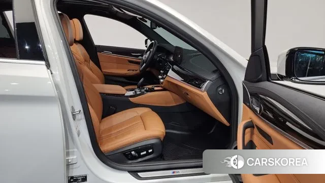 BMW 5 Series (G30) 2022 Белый из Кореи, фото 2