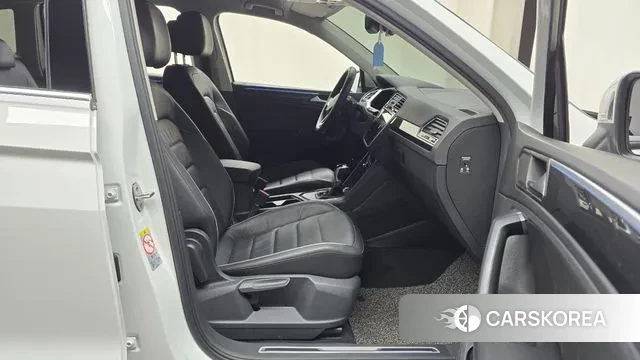 Volkswagen Tiguan second Generation 2022 Белый из Кореи, фото 2