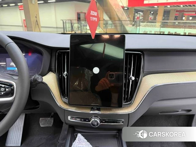 Volvo XC60 2026 Черный из Китая, фото 2