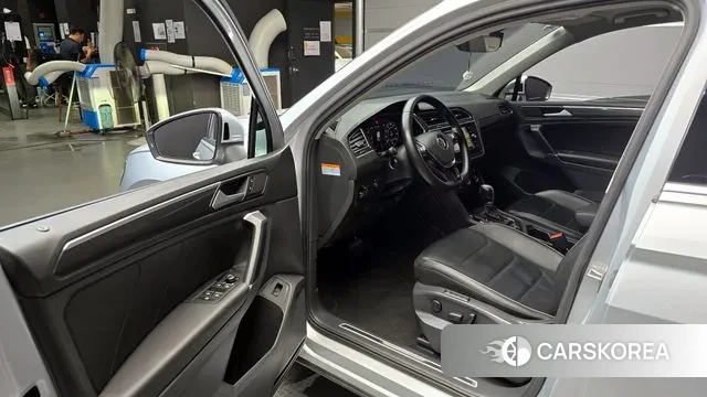 Volkswagen Tiguan second Generation 2018 Серебряный из Кореи, фото 2