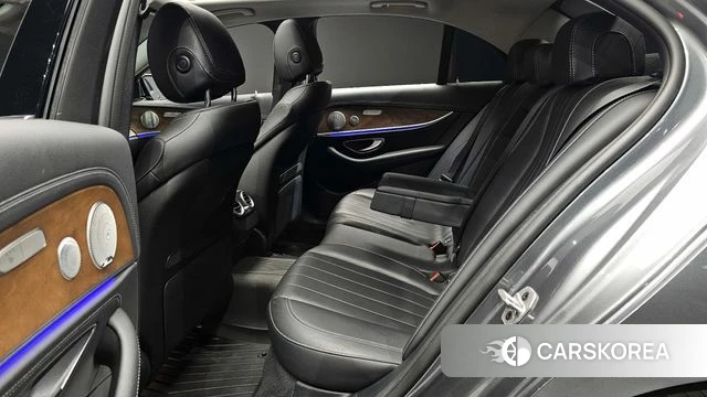 Mercedes-Benz E-Class W213 2020 Серый из Кореи, фото 2