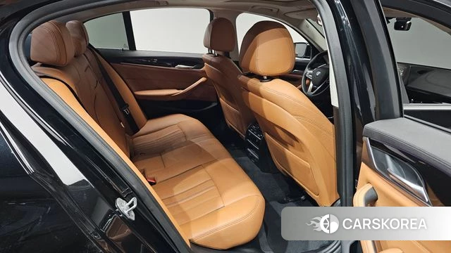 BMW 5 Series (G30) 2018 Черный из Кореи, фото 2