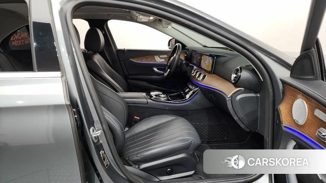 Mercedes-Benz E-Class W213 2020 Серый из Кореи, фото 2