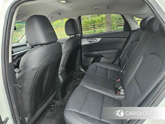 Kia The New K3 2nd generation 2022 Белый из Кореи, фото 2