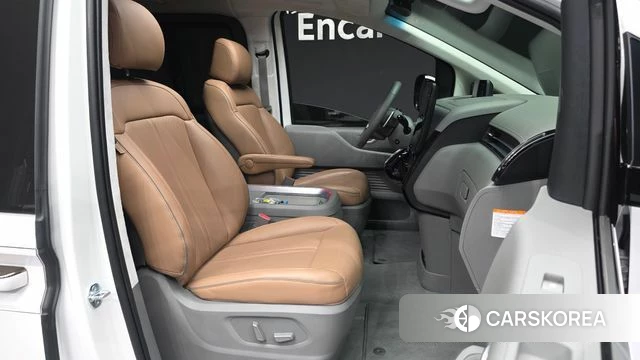 Hyundai The New Staria 2025 Белый из Кореи, фото 2