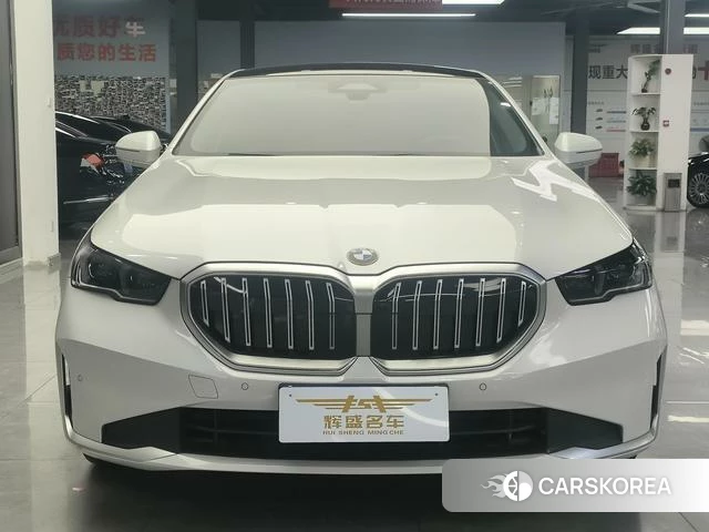 BMW 5 series 2025 Белый из Китая, фото 2