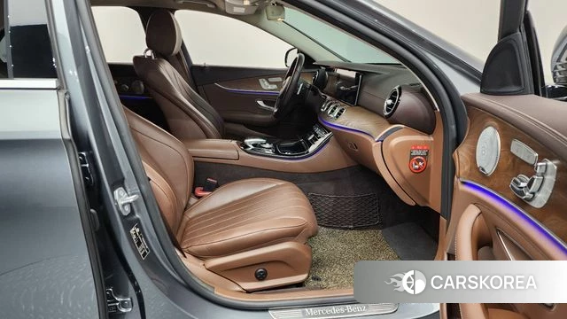 Mercedes-Benz E-Class W213 2018 Серый из Кореи, фото 2