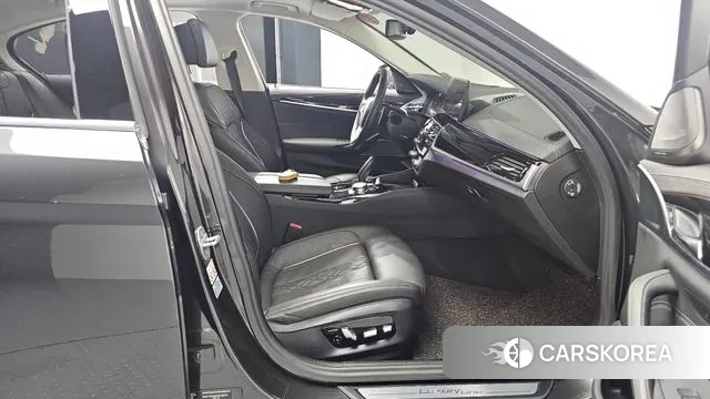 BMW 5 Series (G30) 2020 Серый из Кореи, фото 2