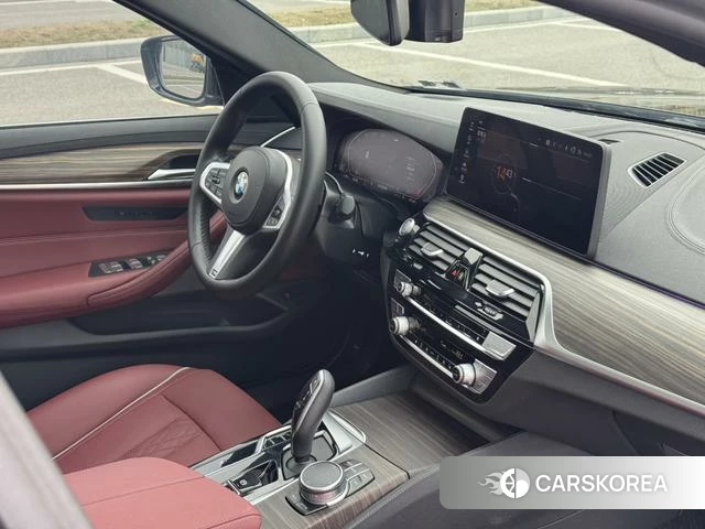 BMW 5 series 2022 Черный из Китая, фото 2