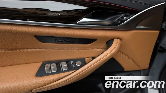 BMW 5 Series (G30) 2022 Серебристо-серый из Кореи, фото 2