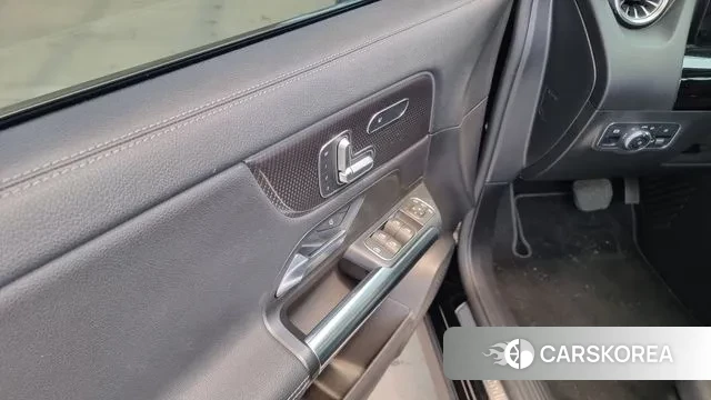 Mercedes-Benz GLA - Class H247 2021 Черный из Кореи, фото 2