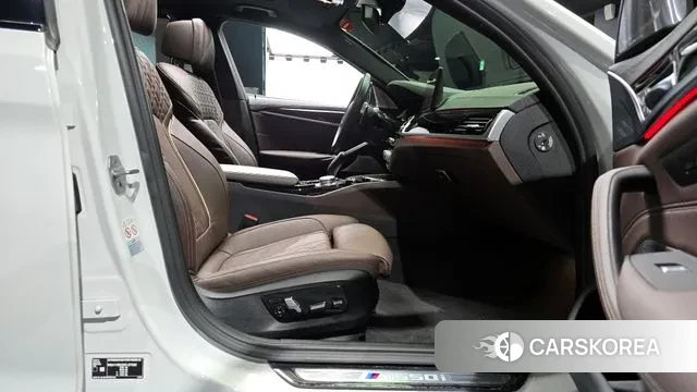 BMW 5 Series (G30) 2022 Белый из Кореи, фото 2