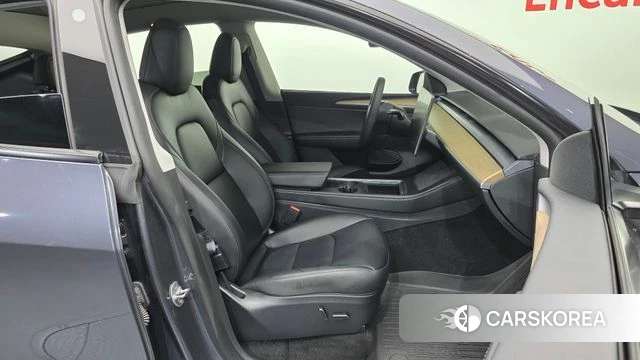 Tesla Model Y 2023 Серый из Кореи, фото 2