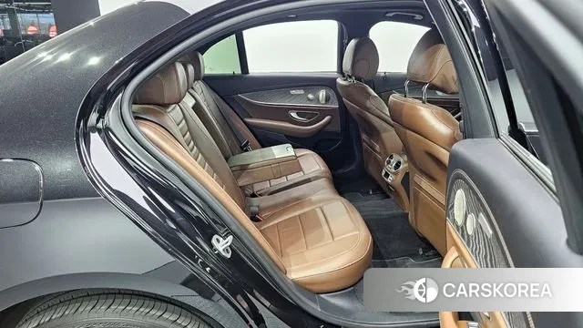 Mercedes-Benz E-Class W213 2022 Черный из Кореи, фото 2