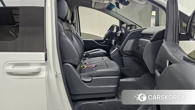 Hyundai Staria 2023 Белый из Кореи, фото 2