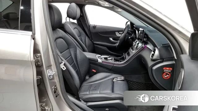 Mercedes-Benz C-Class W205 2019 Песочный из Кореи, фото 2