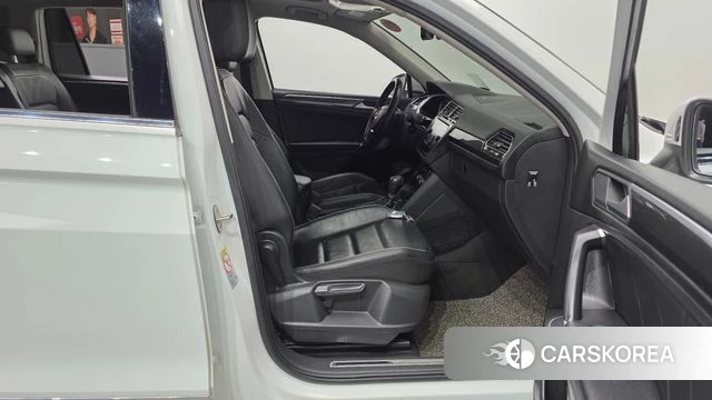 Volkswagen Tiguan Allspace 2020 Белый из Кореи, фото 2