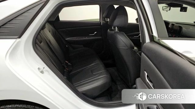 Hyundai Avante Hybrid (CN7) 2022 Белый из Кореи, фото 2