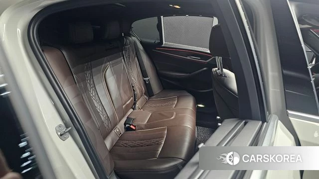 BMW 5 Series (G30) 2019 Белый из Кореи, фото 2