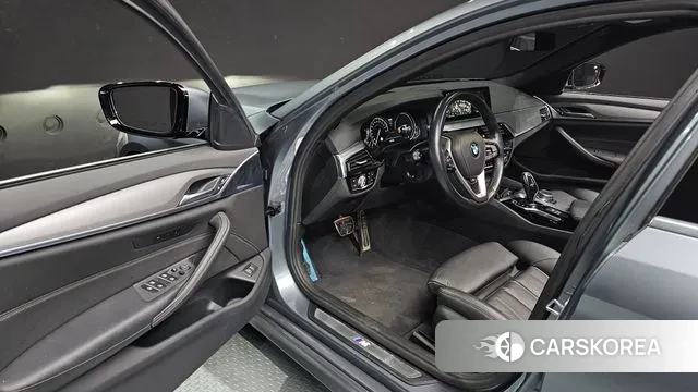 BMW 5 Series (G30) 2018 Серебристо-серый из Кореи, фото 2