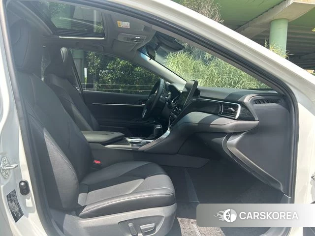 Toyota Camry 2023 Белый из Китая, фото 2