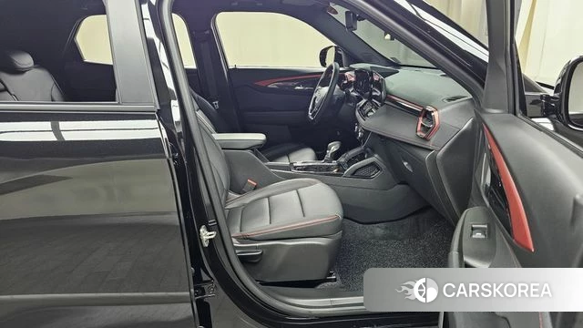 Chevrolet (GM Daewoo) The New Trail Blazer 2024 Черный из Кореи, фото 2