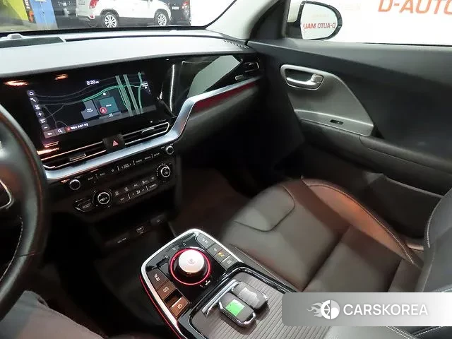 Kia Niro Plus 2022 Белый из Кореи, фото 2