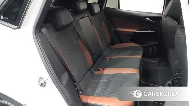 Volkswagen ID.4 2023 Белый из Кореи, фото 2