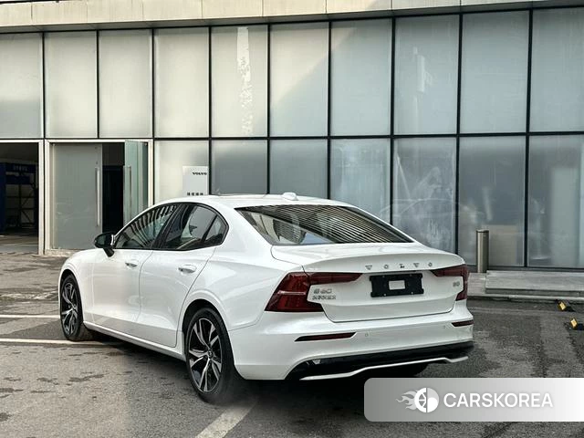 Volvo S60 2023 Белый из Китая, фото 2