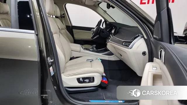 BMW X7 (G07) 2022 Песочный из Кореи, фото 2