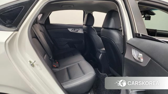 Kia The New K3 2nd generation 2021 Белый из Кореи, фото 2