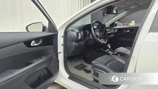 Kia The New K3 2nd generation 2022 Белый из Кореи, фото 2