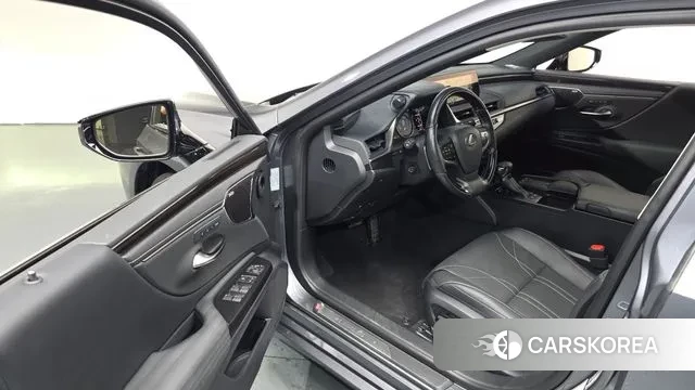 Lexus ES300h 7th generation 2021 Серый из Кореи, фото 2