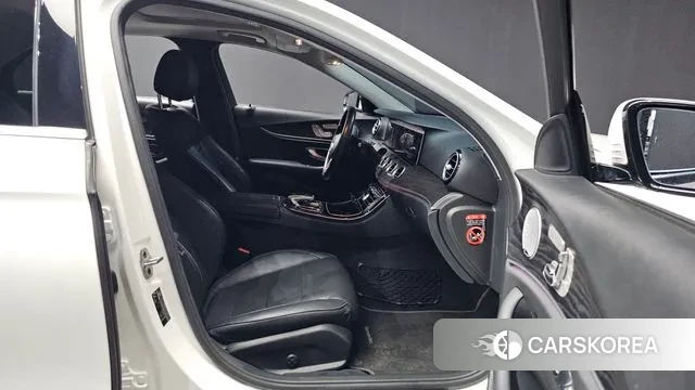 Mercedes-Benz E-Class W213 2018 Белый из Кореи, фото 2