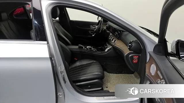 Mercedes-Benz E-Class W213 2018 Серебряный из Кореи, фото 2