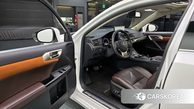 Lexus CT200h 2018 Белый из Кореи, фото 2