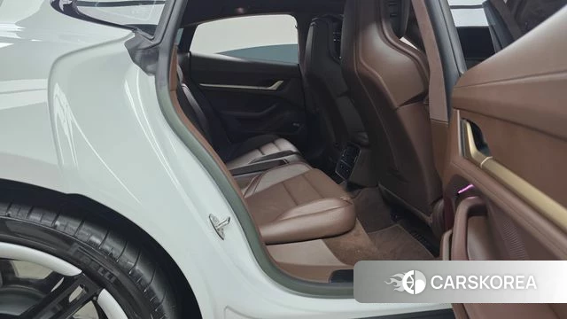Porsche Taycan 2023 Белый из Кореи, фото 2