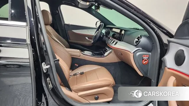 Mercedes-Benz E-Class W213 2021 Черный из Кореи, фото 2