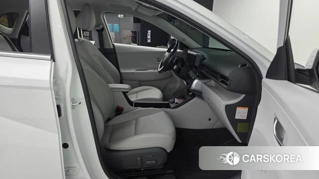 Hyundai Kona Hybrid (SX2) 2023 Белый из Кореи, фото 2