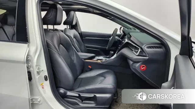 Toyota Camry (XV70) 2018 Белый из Кореи, фото 2