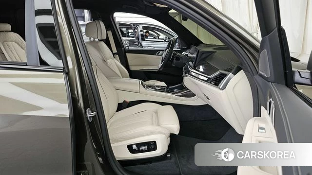 BMW X7 (G07) 2025 Зеленый из Кореи, фото 2