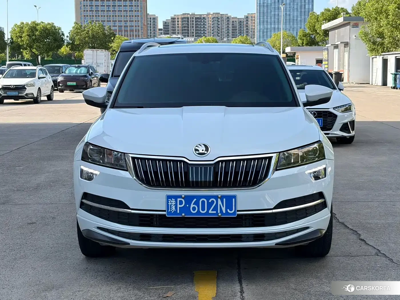 Skoda Karoq 2023 Белый из Китая, фото 2