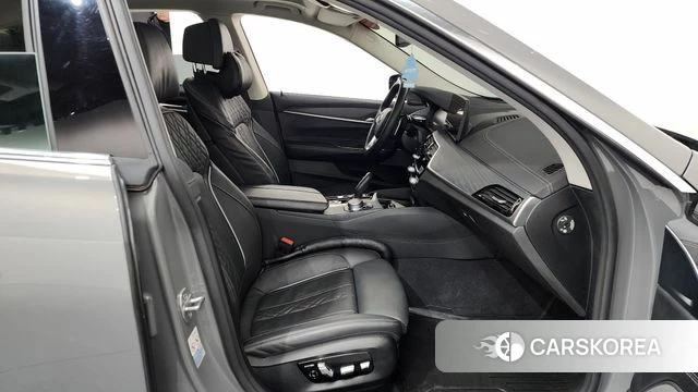 BMW 6 Series GT (G32) 2021 Серебристо-серый из Кореи, фото 2