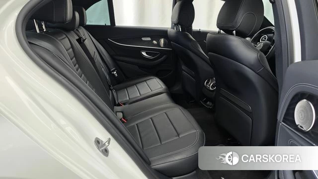 Mercedes-Benz E-Class W213 2023 Белый из Кореи, фото 2