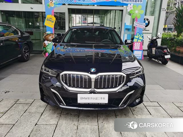 BMW 5 series 2025 Черный из Китая, фото 2