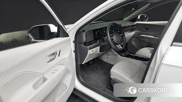 Hyundai Kona Hybrid (SX2) 2023 Белый из Кореи, фото 2