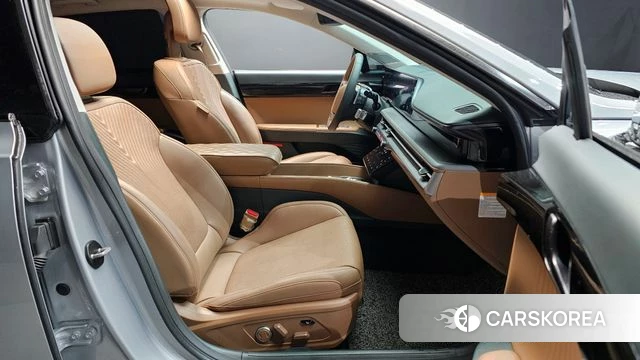 Hyundai Grandeur Hybrid (GN7) 2023 Серебристо-серый из Кореи, фото 2