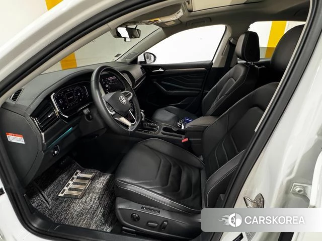 Volkswagen 7th Generation of Jetta 2023 Белый из Кореи, фото 2