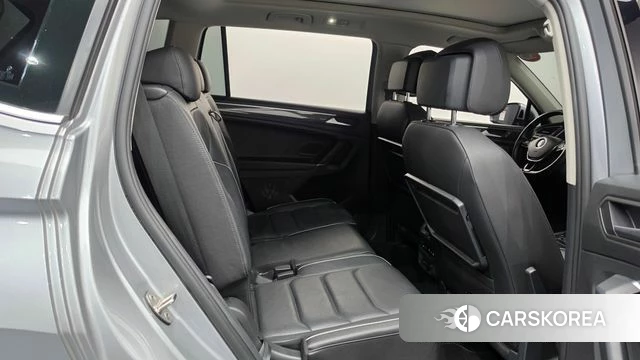 Volkswagen Tiguan Allspace 2020 Серебряный из Кореи, фото 2